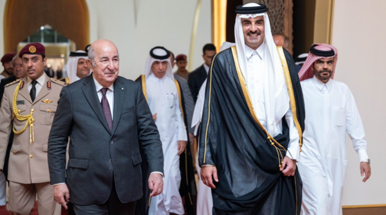 الرئيس الجزائري يغادر قطر متوجهاً إلى الصين