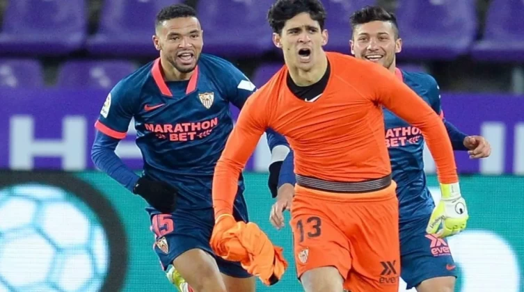 إشبيلية يحد سعر بيع الثنائي المغربي "بونو والنصيري"