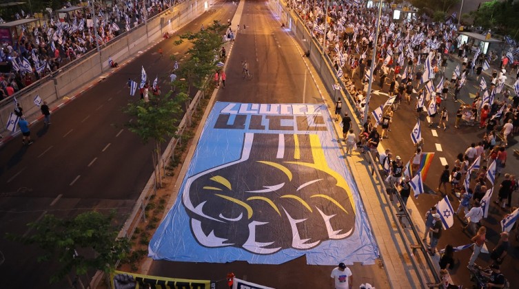 الآلاف يتظاهرون ضد حكومة نتنياهو احتجاجًا على التعديلات القضائية