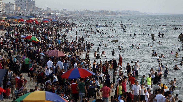 بلدية غزة: منع السباحة في البحر بشكل كامل ليومين