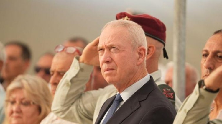 ماذا علق غالانت على إطلاق صاروخ مضاد للدروع من لبنان