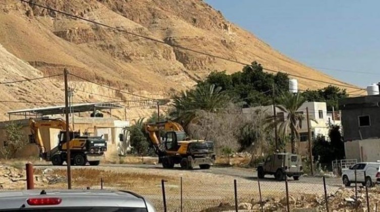 الاحتلال يقتحم الديوك التحتا ويصور منازل المواطنين في أريحا