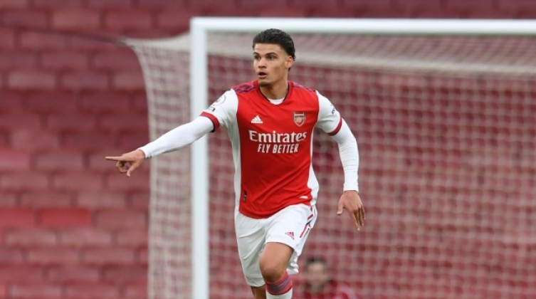 الجزيرة الإماراتي يعلن تعاقده مع مدافع إشبيلية