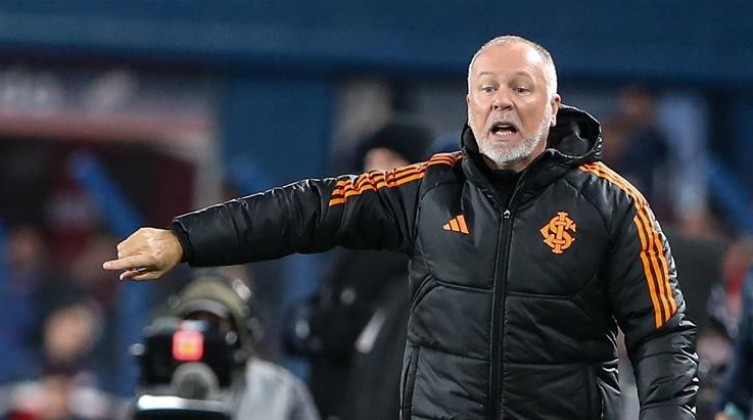 إنترناسيونال البرازيلي يقيل مدرّبه