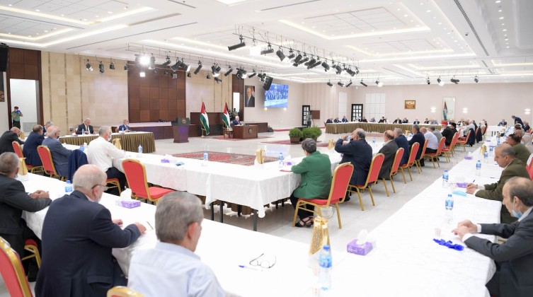 محدث بالفيديو: بدء توافد وفود الفصائل لقاعة الاجتماع في العلمين