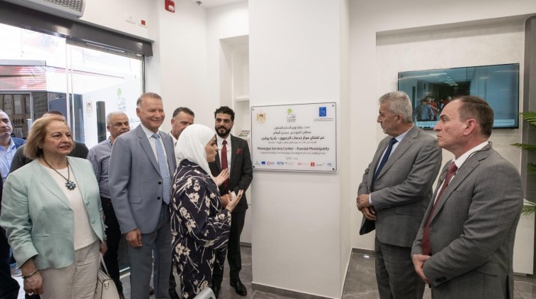 بلدية روابي تفتتح مركز خدمات الجمهور في المركز التجاري للمدينة