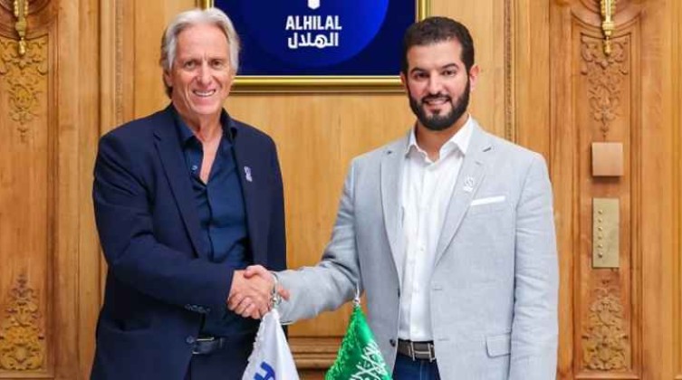رسميا..الهلال السعودي يعلن عودة مدربه السابق "جيسوس"