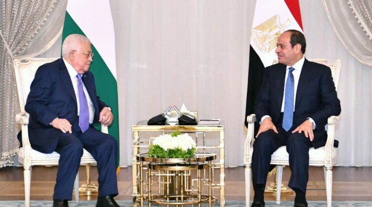 الرئيس عباس يلتقى نظيره المصري في القاهرة.. ماذا بحثا؟
