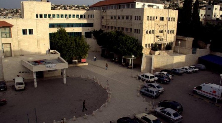الاحتلال يستهدف مستشفى الشهيد خليل سليمان بقنابل الغاز السام