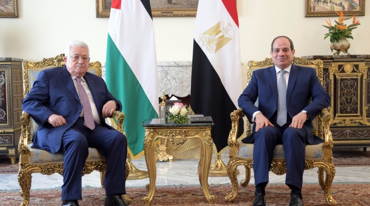 تفاصيل اجتماع الرئيس عباس مع نظيره المصري
