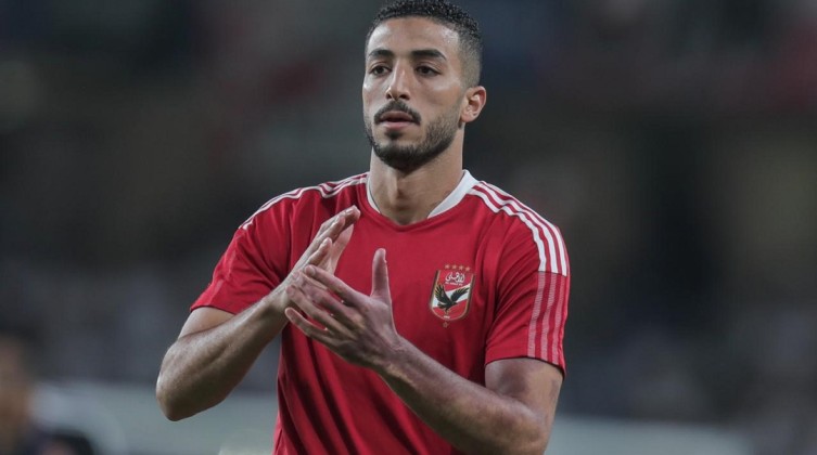 الأهلي يوقع عقوبة مالية على مدافع الفريق