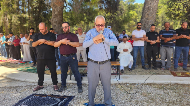 مواطنون يؤدون الجمعة في منطقة "برك سليمان" رفضًا لاقتحامات المستوطنين