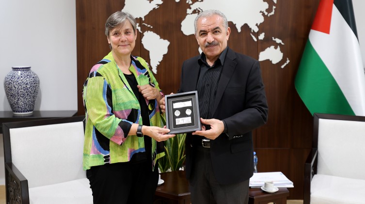 اشتية يشيد بجهود ممثلة "UNDP" في تعزيز صمود شعبنا