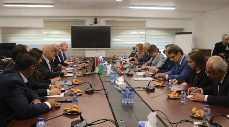 أبو جيش: تأكيدٌ روسي على مساندة الحكومة في تطوير قطاع العمل