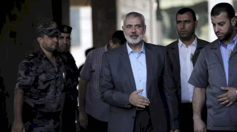 وفد من حركة "حماس" برئاسة هنية يصل إلى القاهرة