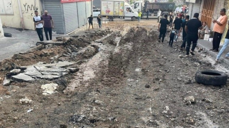 محافظ طولكرم يتفقد آثار الدمار الذي خلفته قوات الاحتلال في مخيم نور شمس