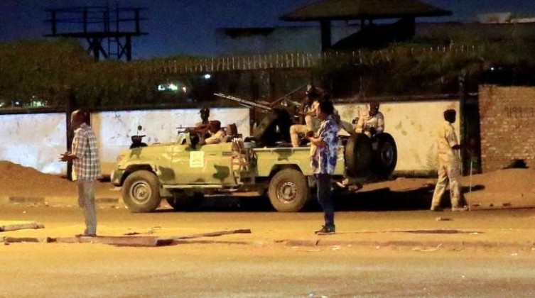 إجبار سكان حي جنوب الخرطوم على ترك منازلهم