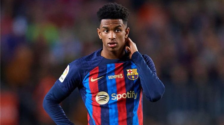 نجم برشلونة يرفض عرضا مغريا من مانشستر سيتي