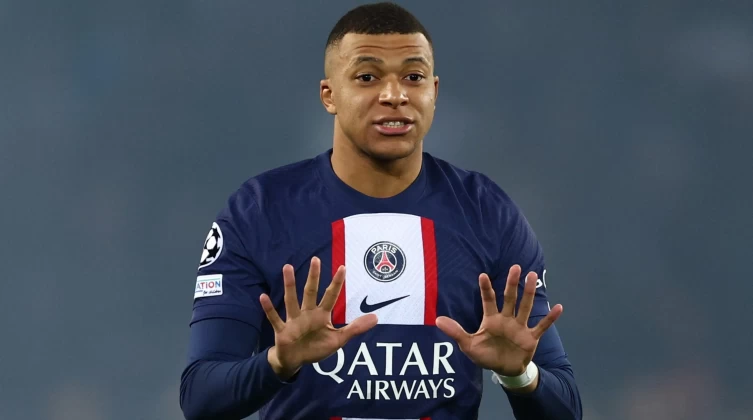 قضية مبابي تضع باريس سان جيرمان في موقف صعب للغاية