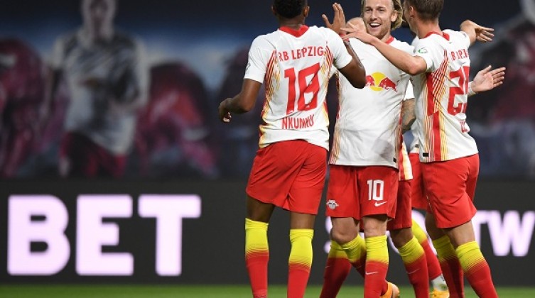 نجم لايبزيج الإيطالي يغيب عن معسكر الفريق