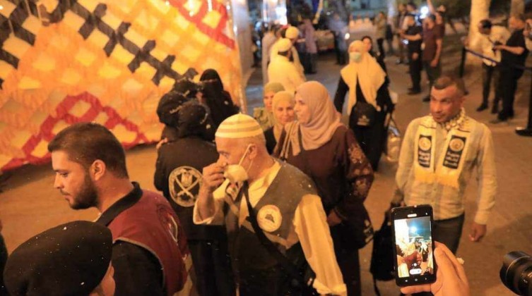 بالصور: وصول الفوج الأول من حجاج بيت الله الحرام إلى قطاع غزة