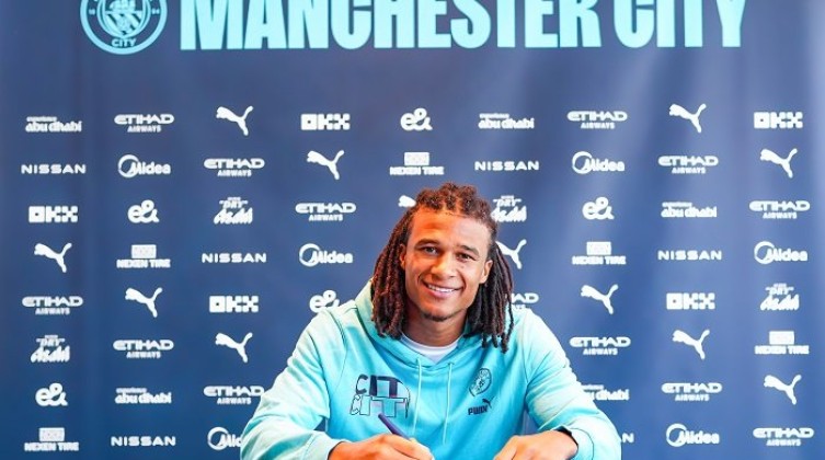 مانشستر سيتي يعلن تمديد عقد ناثان آكي لأربعة مواسم مقبلة