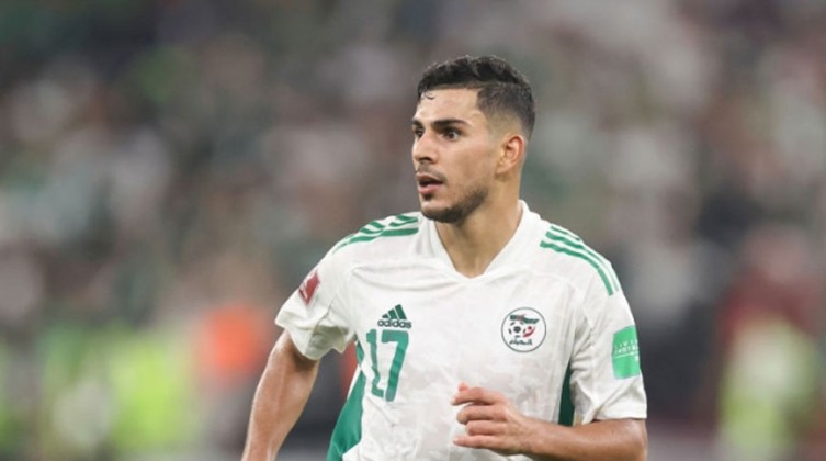 الوداد يعلن رسميا ضم لاعب الجزائر زكريا دراوي