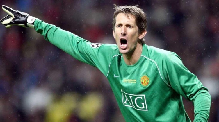 بعد إصابته بنزيف في المخ.. "فان دير سار" يعود إلى هولندا