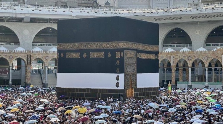 الرئيس عباس يهنئ خادم الحرمين الشريفين وولي عهده بنجاح موسم الحج