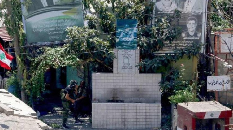 الجيش اللبناني يحذّر من مغبة تعريض المراكز العسكرية وعناصرها للخطر