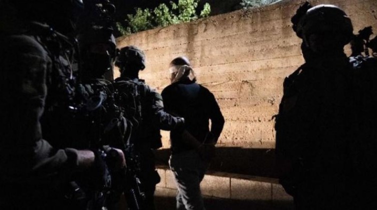 الاحتلال يعتقل 4 شبان من مدينتي نابلس وبيت لحم