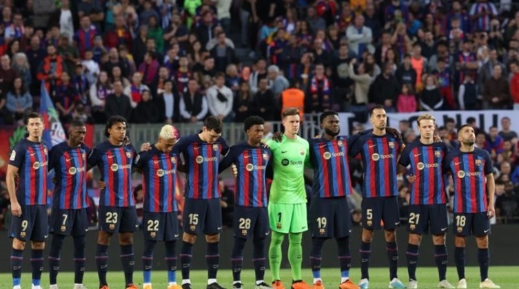 صورة: ‏برشلونة يعلن رسميًا تعاقده مع "مارتينيز "