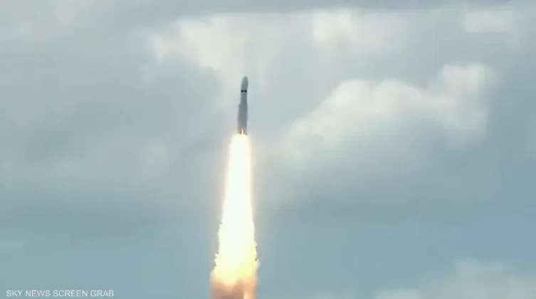 الهند تطلق مركبة فضائية إلى الجانب البعيد من القمر