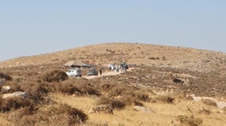 رام الله: مستوطنون يقيمون بؤرة استيطانية على أراضي المغير