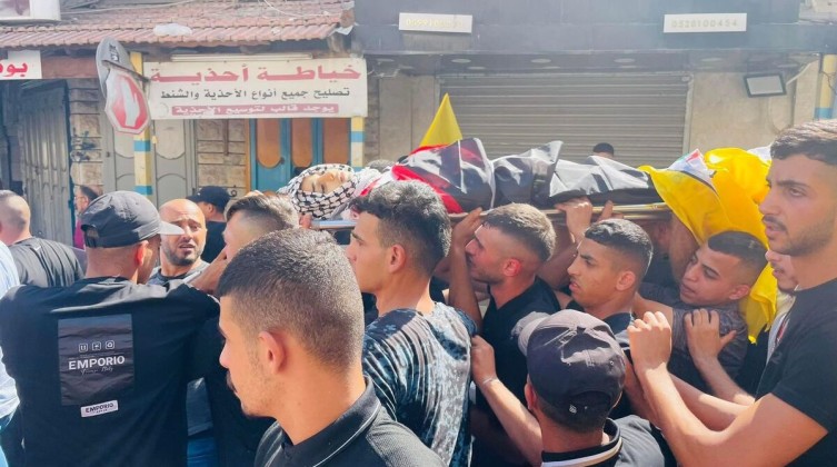 بالفيديو والصور: جماهير غفيرة تشيع جثمان الشهيد الطفل "أبو سمرة" في قلقيلية