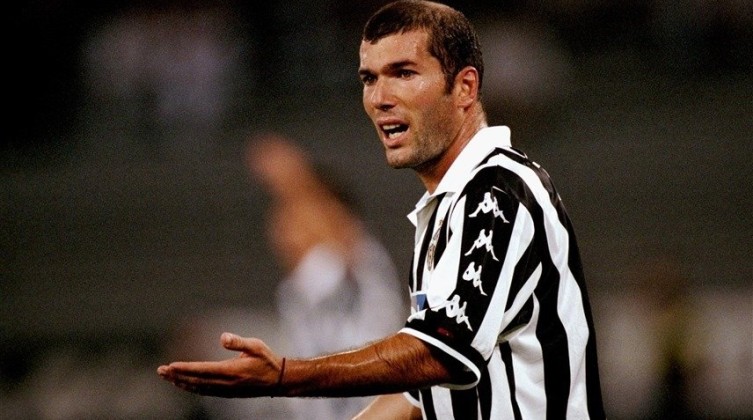 تعرف على 10 صفقات في تاريخ الدوري الإيطالي