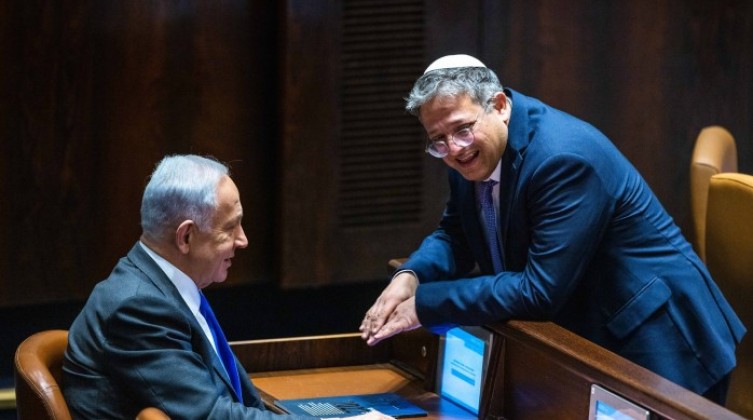 بن غفير يعلق على منح السلطة تسهيلات ونتنياهو يرد عليه