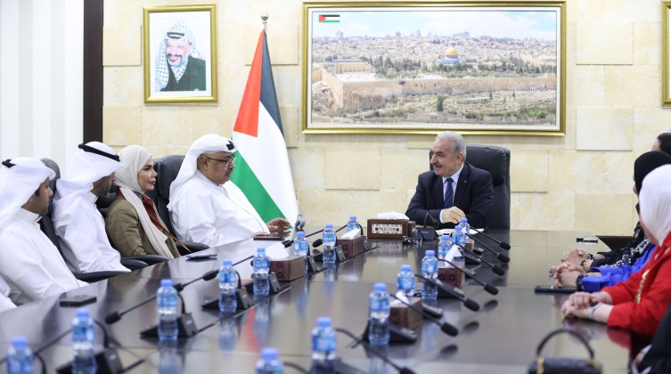 اشتية يستقبل الوفد الكويتي المكلف بالتعاقد مع معلمين فلسطينيين