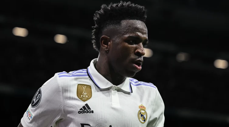 أنشيلوتى يكشف طبيعة إصابة فينيسيوس جونيور ومدة غيابه