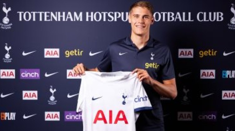 توتنهام يتعاقد رسمياً مع مدافع فولفسبورج الألماني