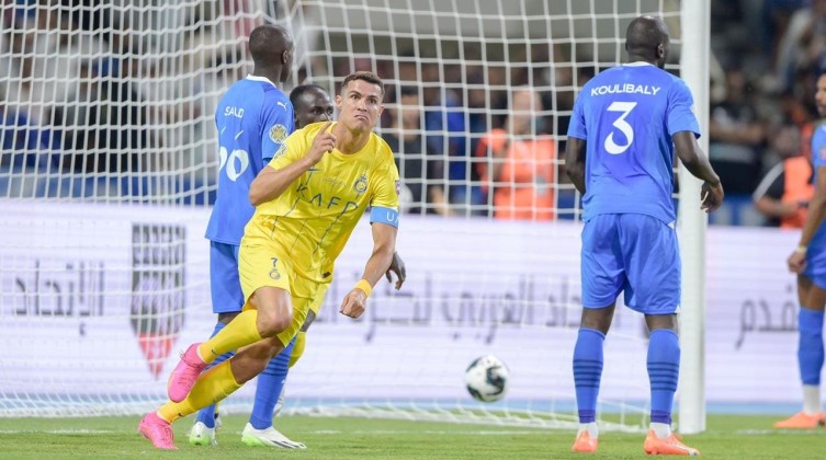 شاهد- رونالدو يقود النصر للتتويج بلقب البطولة العربية على حساب الهلال