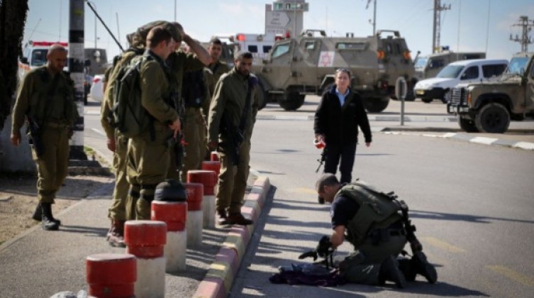 إصابة مستوطن بجروح خطيرة في عملية طعن بتل أبيب