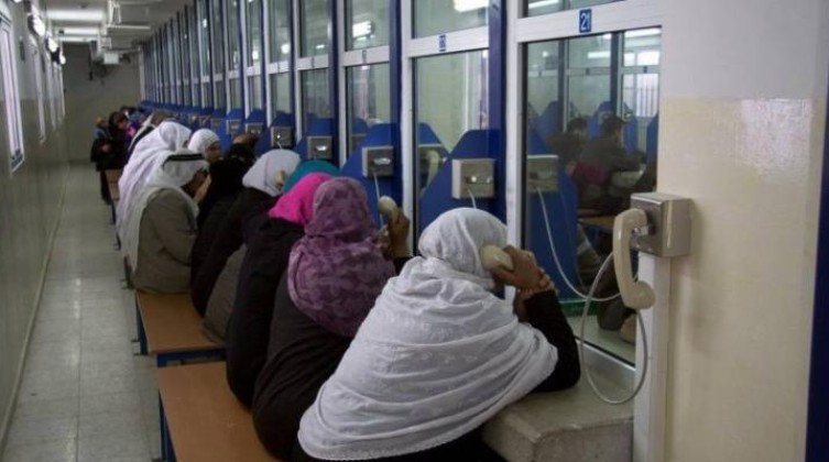 الاحتلال يمنع عائلة الأسير أنور عليان من زيارة إبنهم