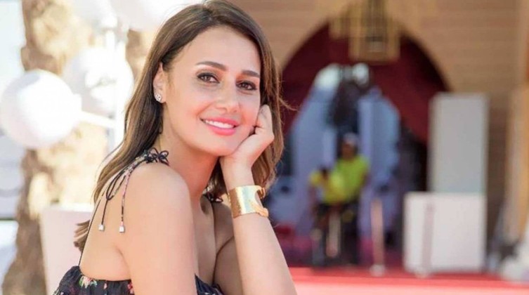 صورة: حلا شيحة تثير الجدل برسالة غامضة