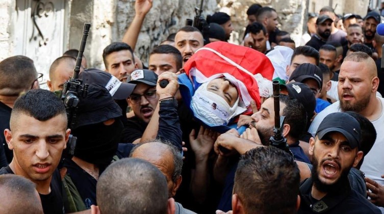 بالصور: جنين تشيع جثمان الشهيد مصطفى الكستوني