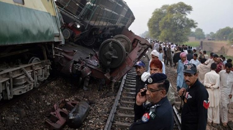 باكستان: مصرع 15 شخصًا وإصابة 40 آخرين في حادث قطار