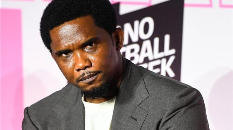 "كاف" تعلن إحالة صامويل إيتو للتحقيق