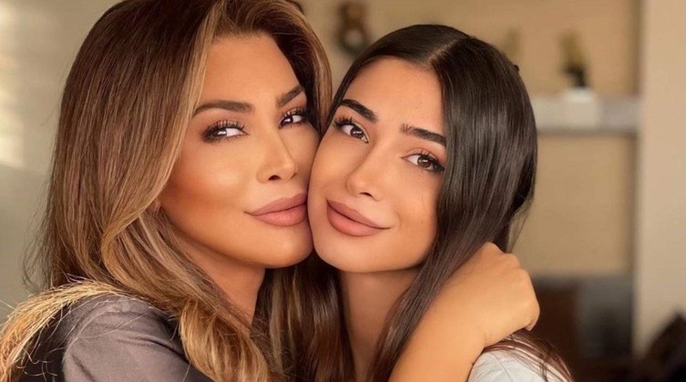 شاهد- نوال الزغبي تسقط في المسبح بمقلب من ابنتها تيا