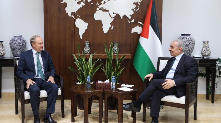 رئيس الوزراء يستقبل القنصل الفرنسي لمناسبة انتهاء مهامه