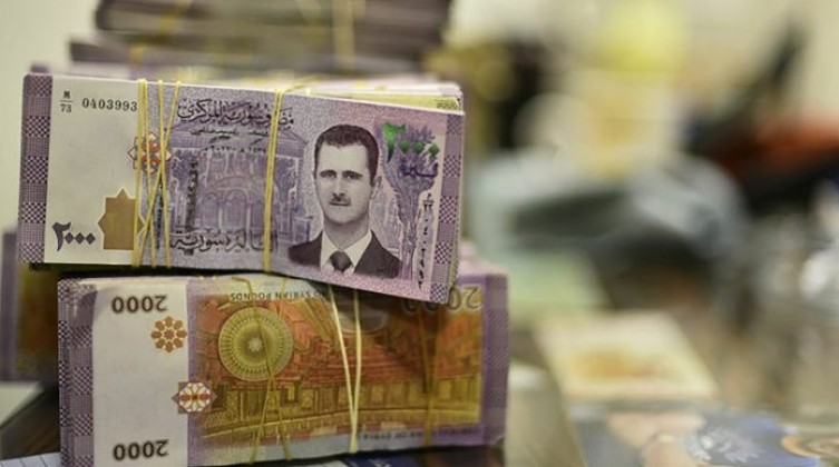 انهيار تاريخي للعملة السورية بعد قرار بشار الأسد زيادة الرواتب